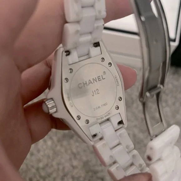 CHANEL J12 WATCH, 33 MM White highly resistant ceramic and steel - Picture 5 of 6